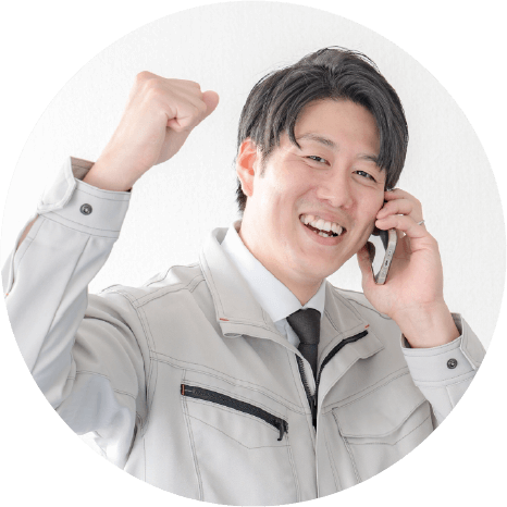 電話対応する営業スタッフの笑顔